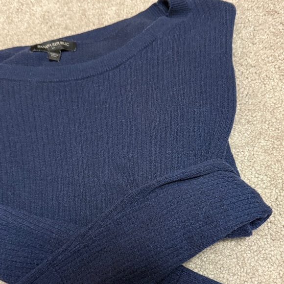 Banana Republic Deep Blue Crew Neck Sweater - Picture 4 of 5